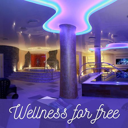 Boutique Hotel Ambiente ****+ Κάρλοβι Βάρι Εξωτερικό φωτογραφία
