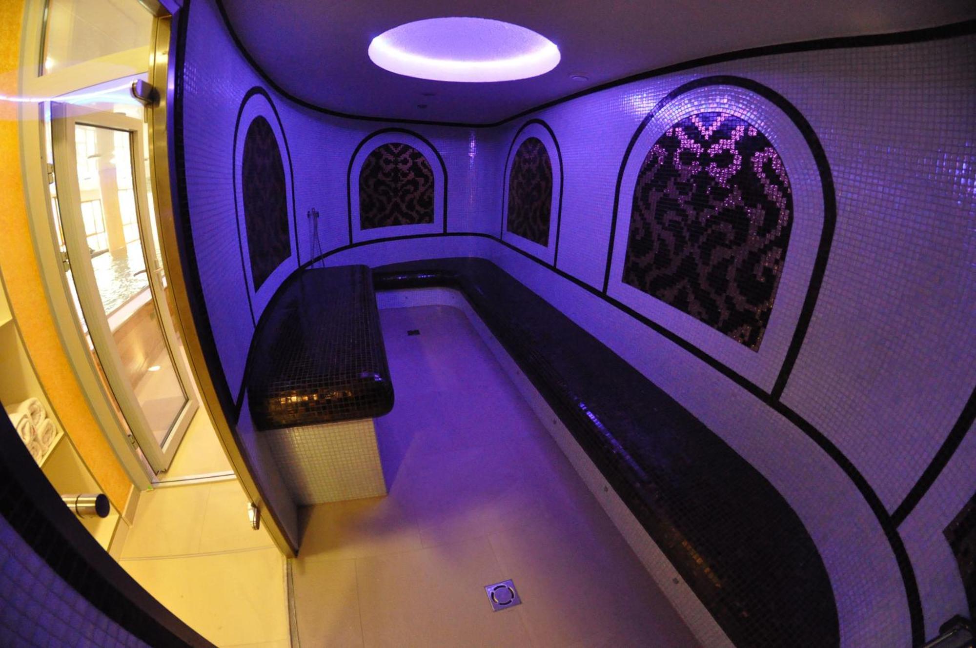 Boutique Hotel Ambiente ****+ Κάρλοβι Βάρι Εξωτερικό φωτογραφία