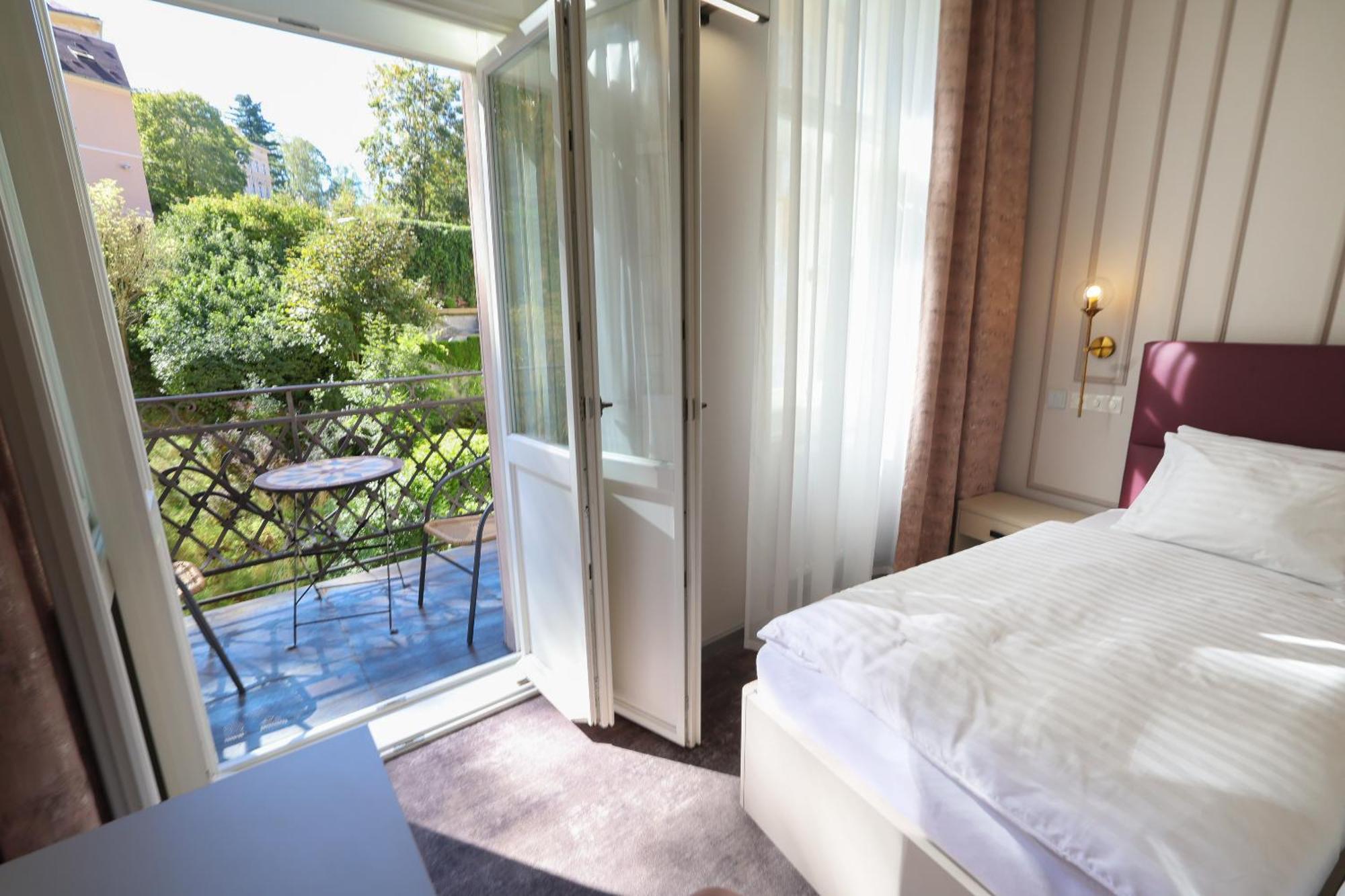 Boutique Hotel Ambiente ****+ Κάρλοβι Βάρι Εξωτερικό φωτογραφία
