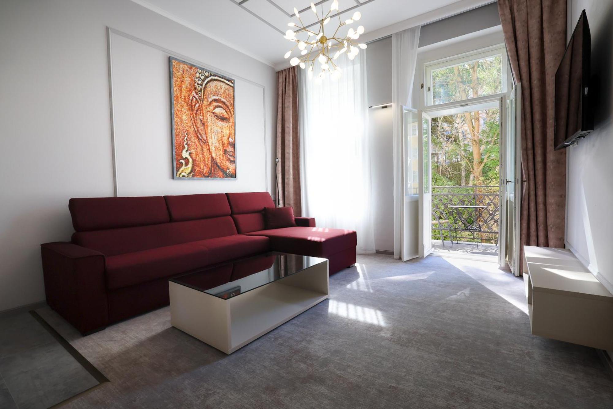 Boutique Hotel Ambiente ****+ Κάρλοβι Βάρι Εξωτερικό φωτογραφία