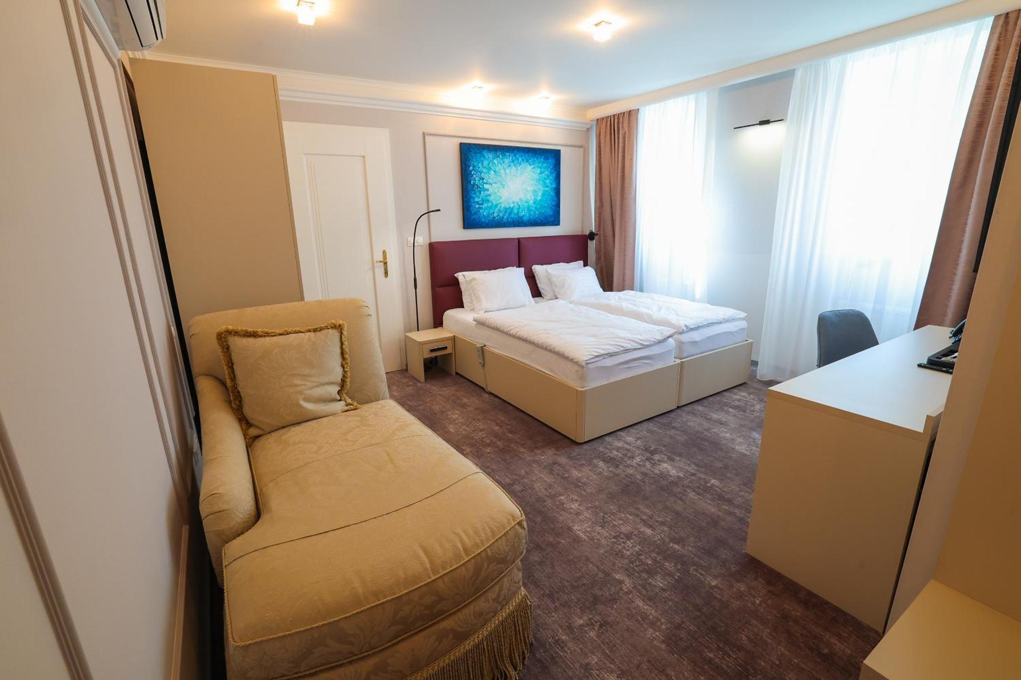 Boutique Hotel Ambiente ****+ Κάρλοβι Βάρι Εξωτερικό φωτογραφία