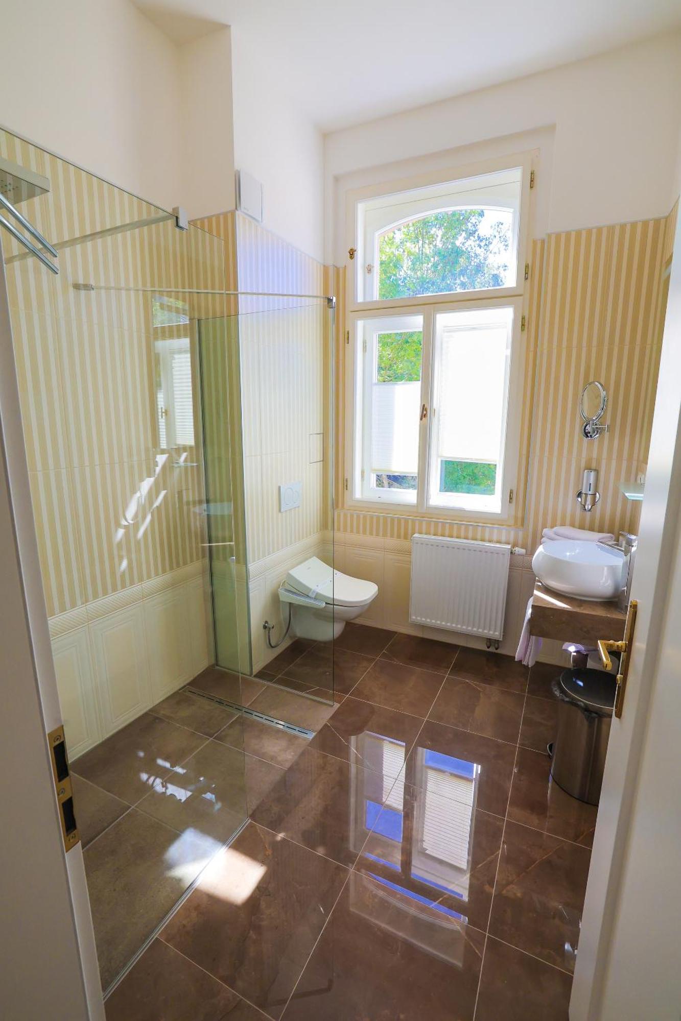 Boutique Hotel Ambiente ****+ Κάρλοβι Βάρι Εξωτερικό φωτογραφία