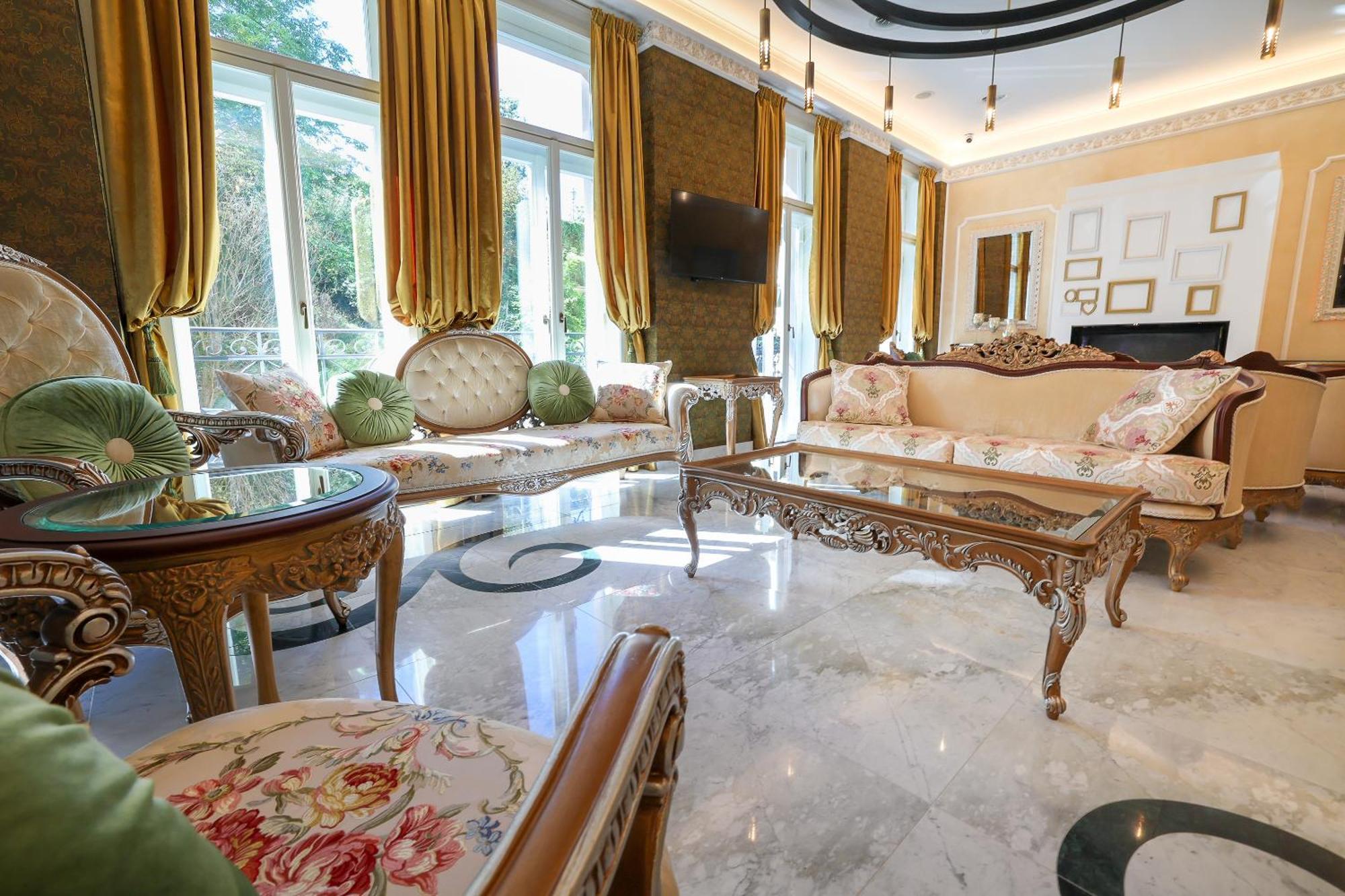 Boutique Hotel Ambiente ****+ Κάρλοβι Βάρι Εξωτερικό φωτογραφία