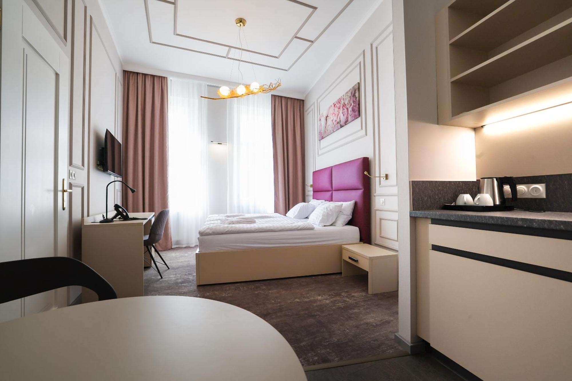 Boutique Hotel Ambiente ****+ Κάρλοβι Βάρι Εξωτερικό φωτογραφία