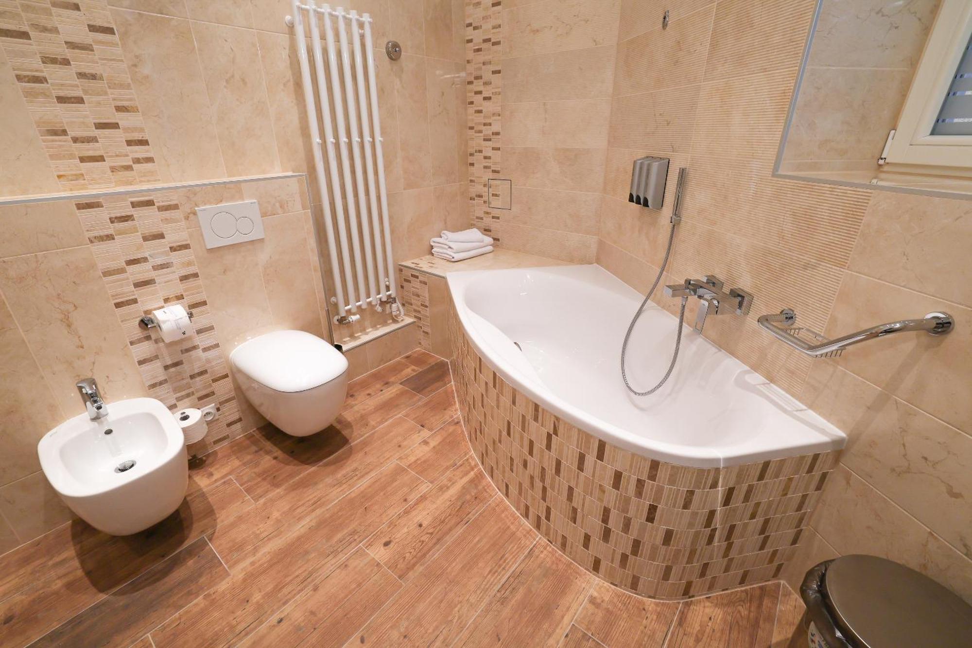 Boutique Hotel Ambiente ****+ Κάρλοβι Βάρι Εξωτερικό φωτογραφία