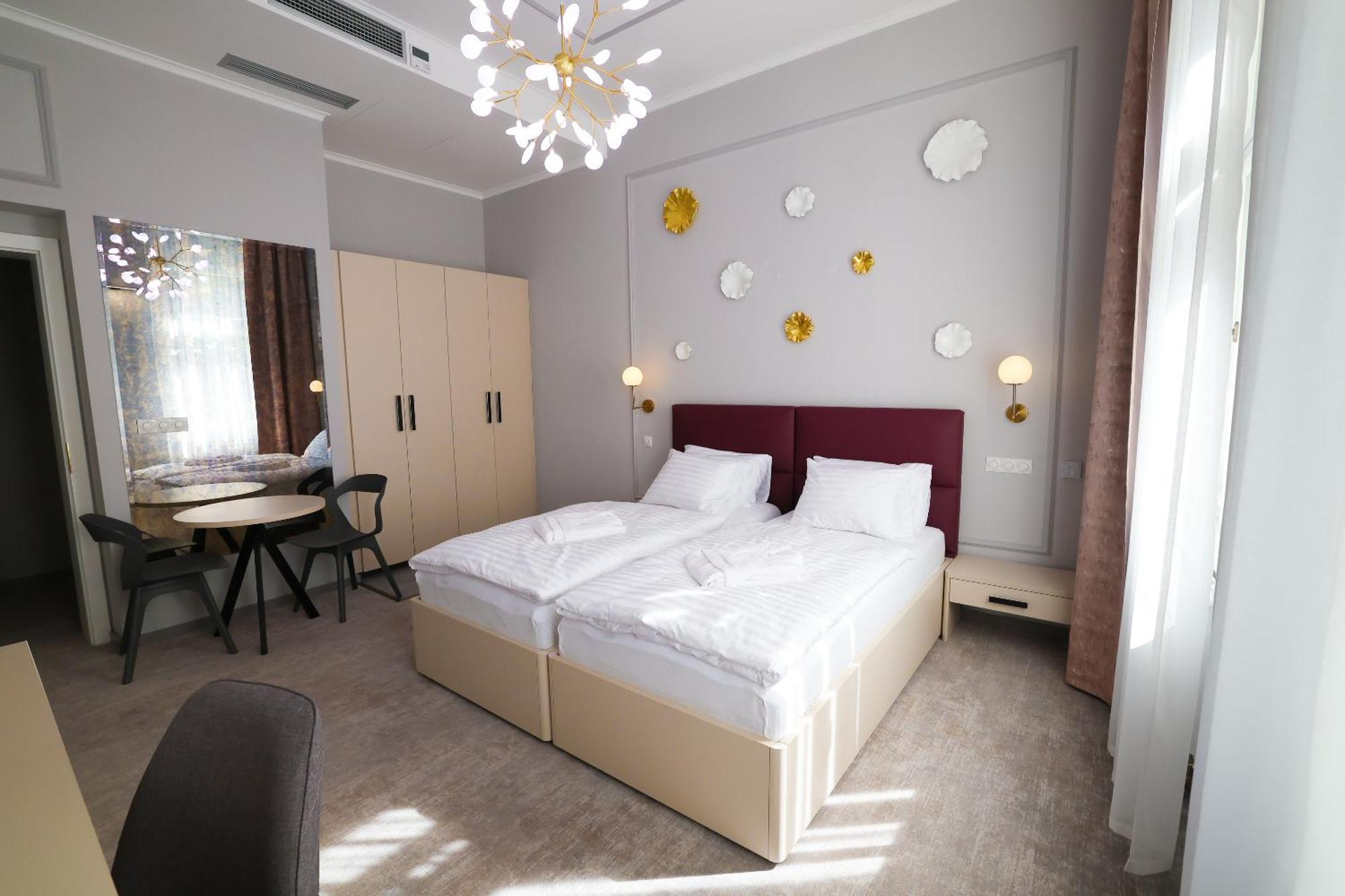 Boutique Hotel Ambiente ****+ Κάρλοβι Βάρι Εξωτερικό φωτογραφία