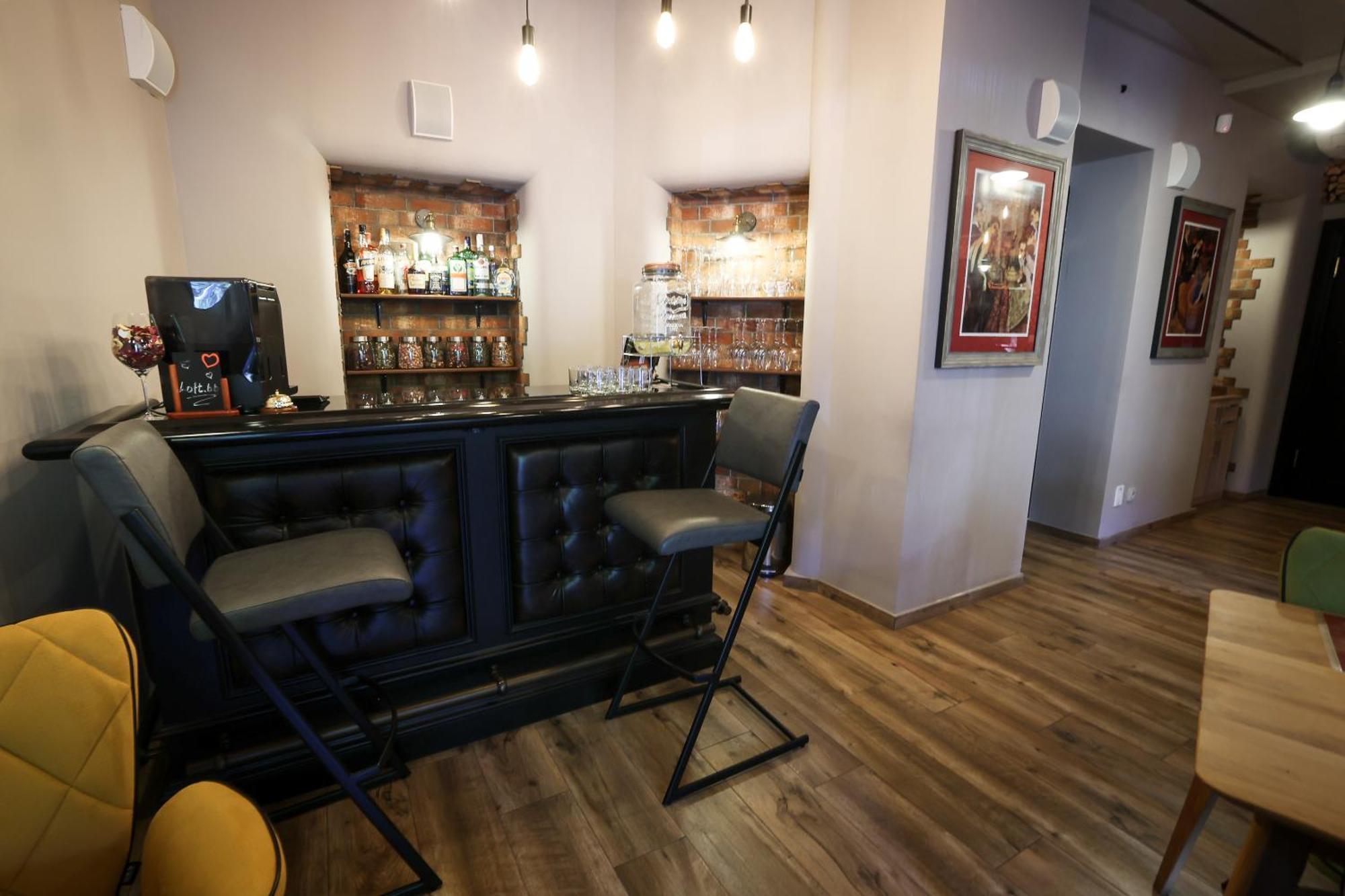 Boutique Hotel Ambiente ****+ Κάρλοβι Βάρι Εξωτερικό φωτογραφία
