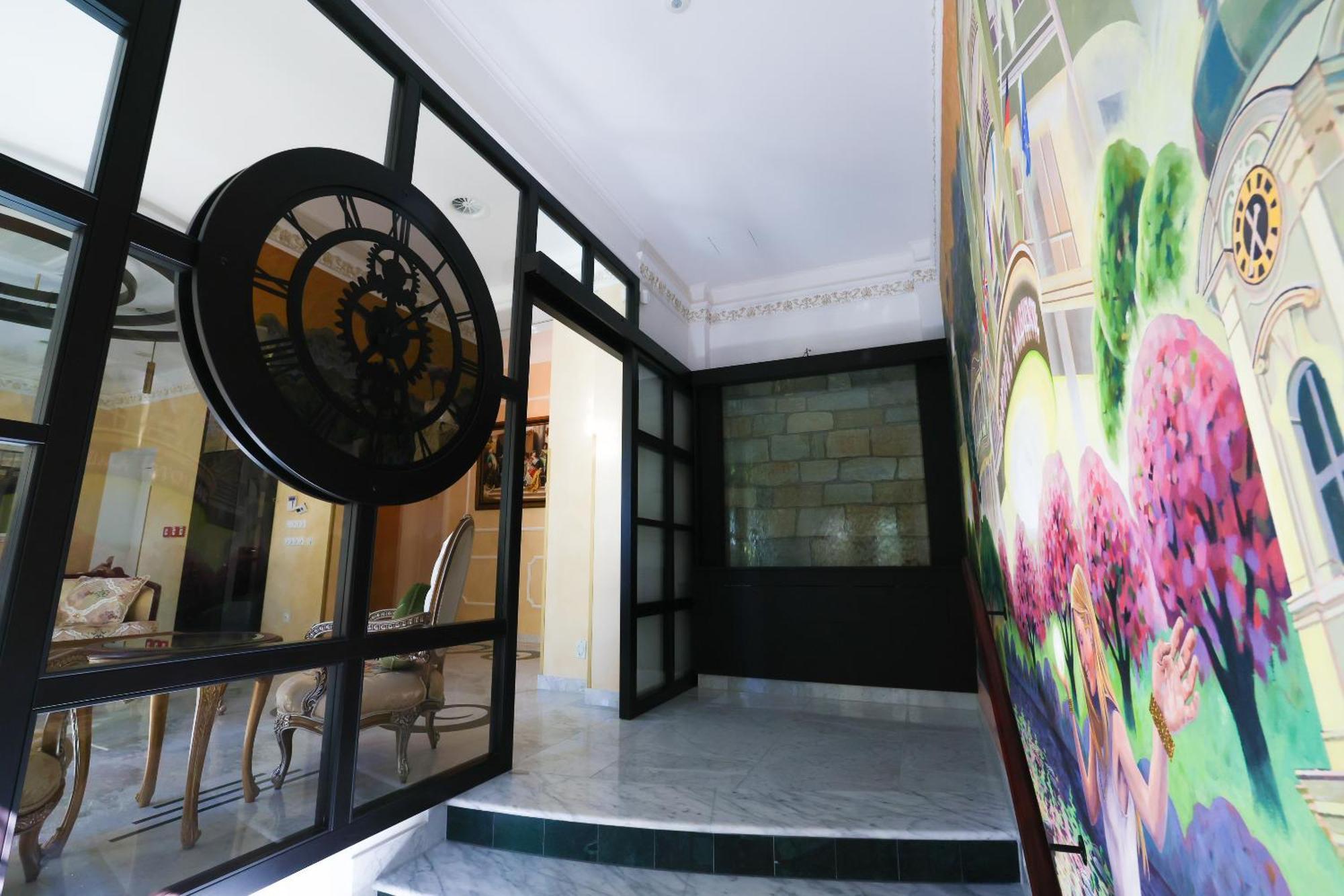Boutique Hotel Ambiente ****+ Κάρλοβι Βάρι Εξωτερικό φωτογραφία