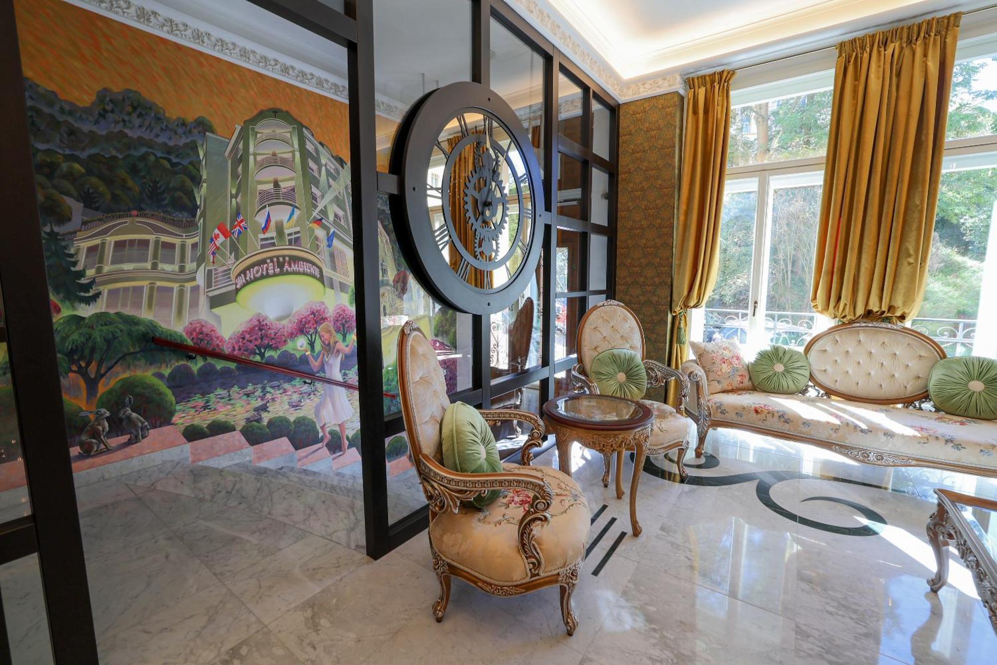 Boutique Hotel Ambiente ****+ Κάρλοβι Βάρι Εξωτερικό φωτογραφία