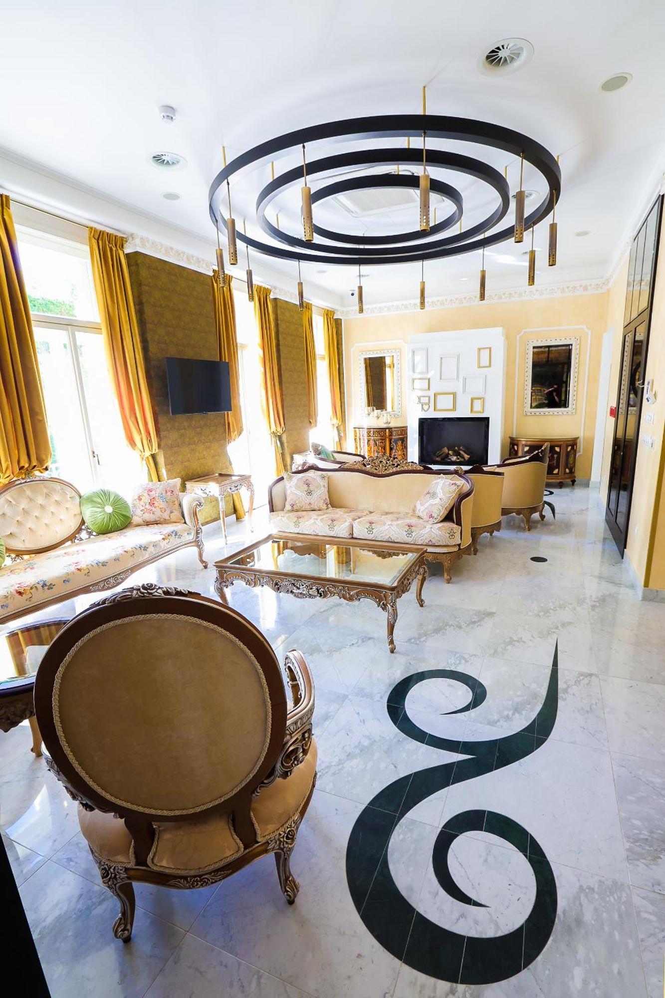 Boutique Hotel Ambiente ****+ Κάρλοβι Βάρι Εξωτερικό φωτογραφία