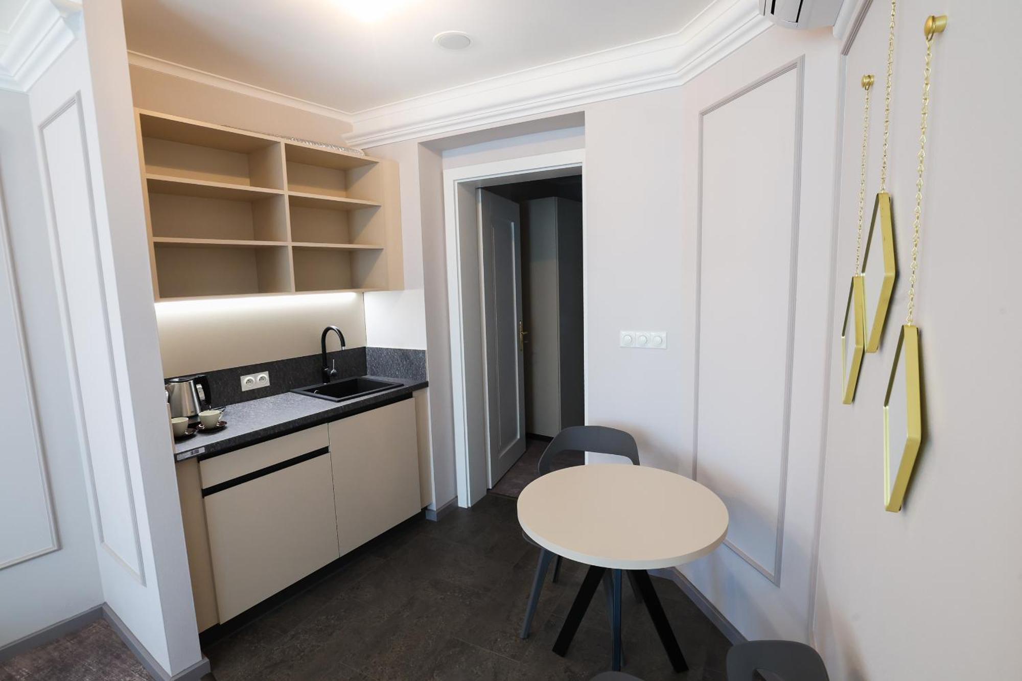 Boutique Hotel Ambiente ****+ Κάρλοβι Βάρι Εξωτερικό φωτογραφία