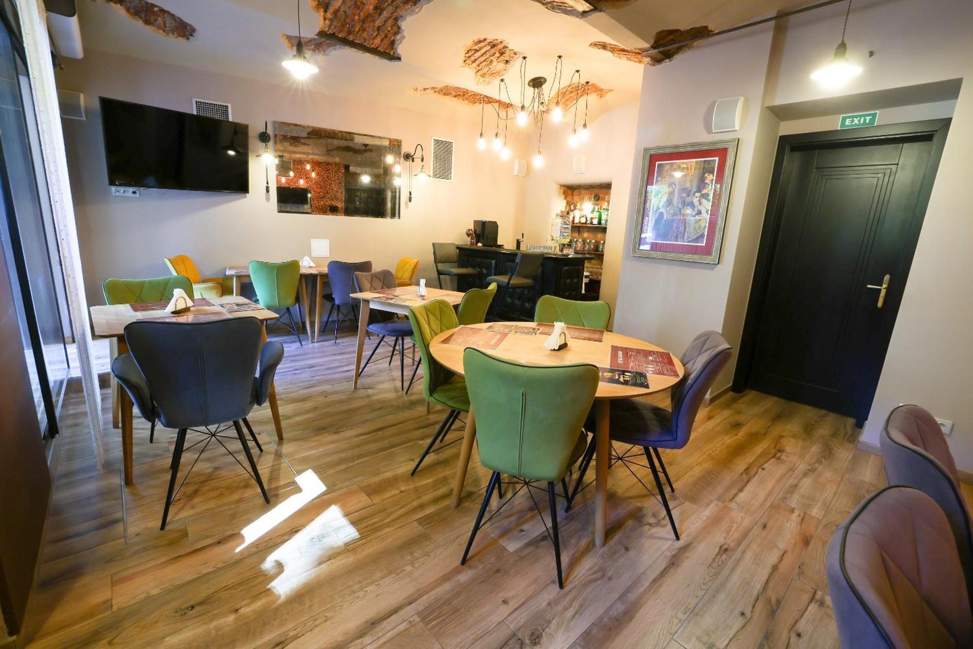 Boutique Hotel Ambiente ****+ Κάρλοβι Βάρι Εξωτερικό φωτογραφία