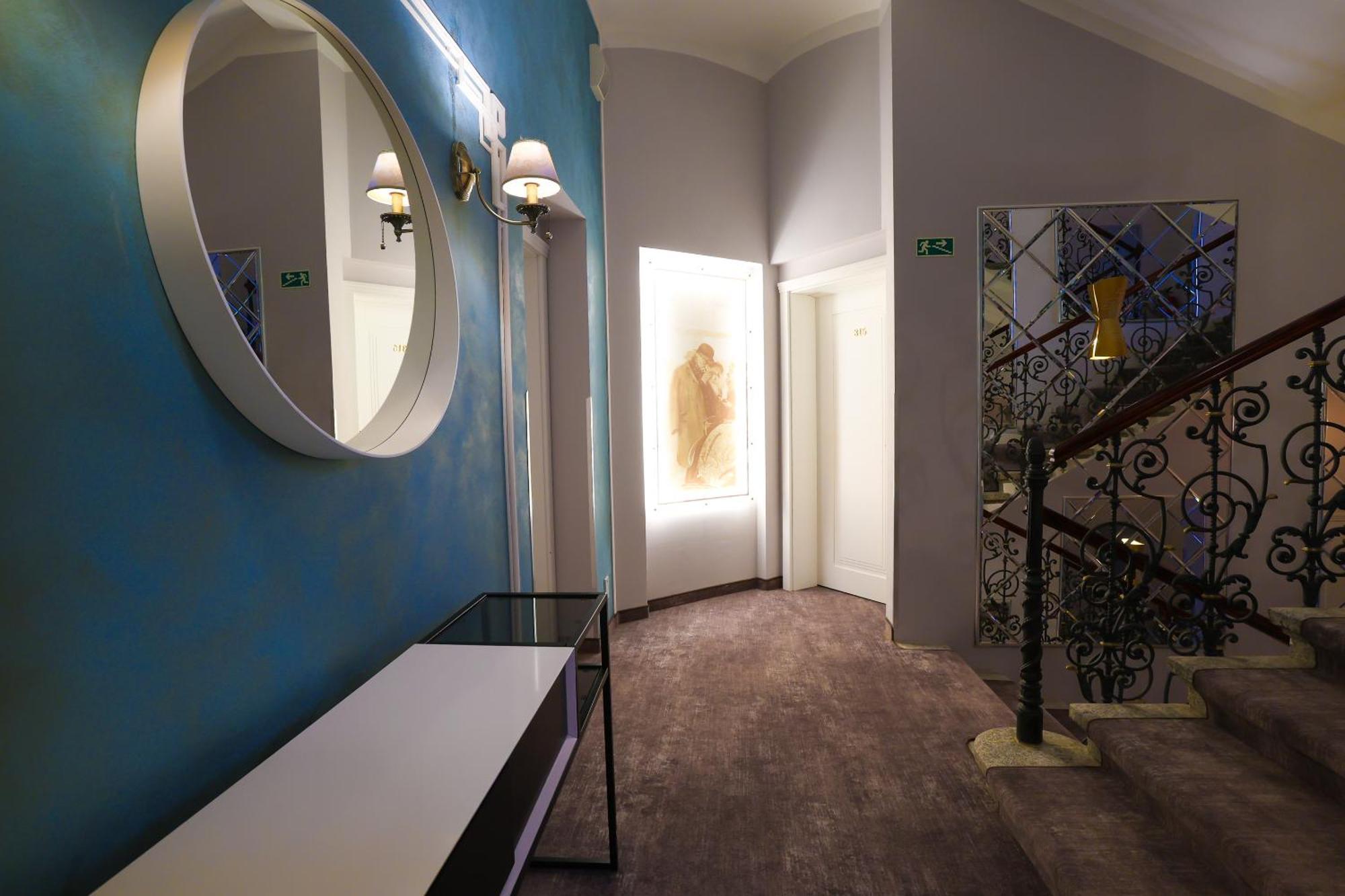 Boutique Hotel Ambiente ****+ Κάρλοβι Βάρι Εξωτερικό φωτογραφία