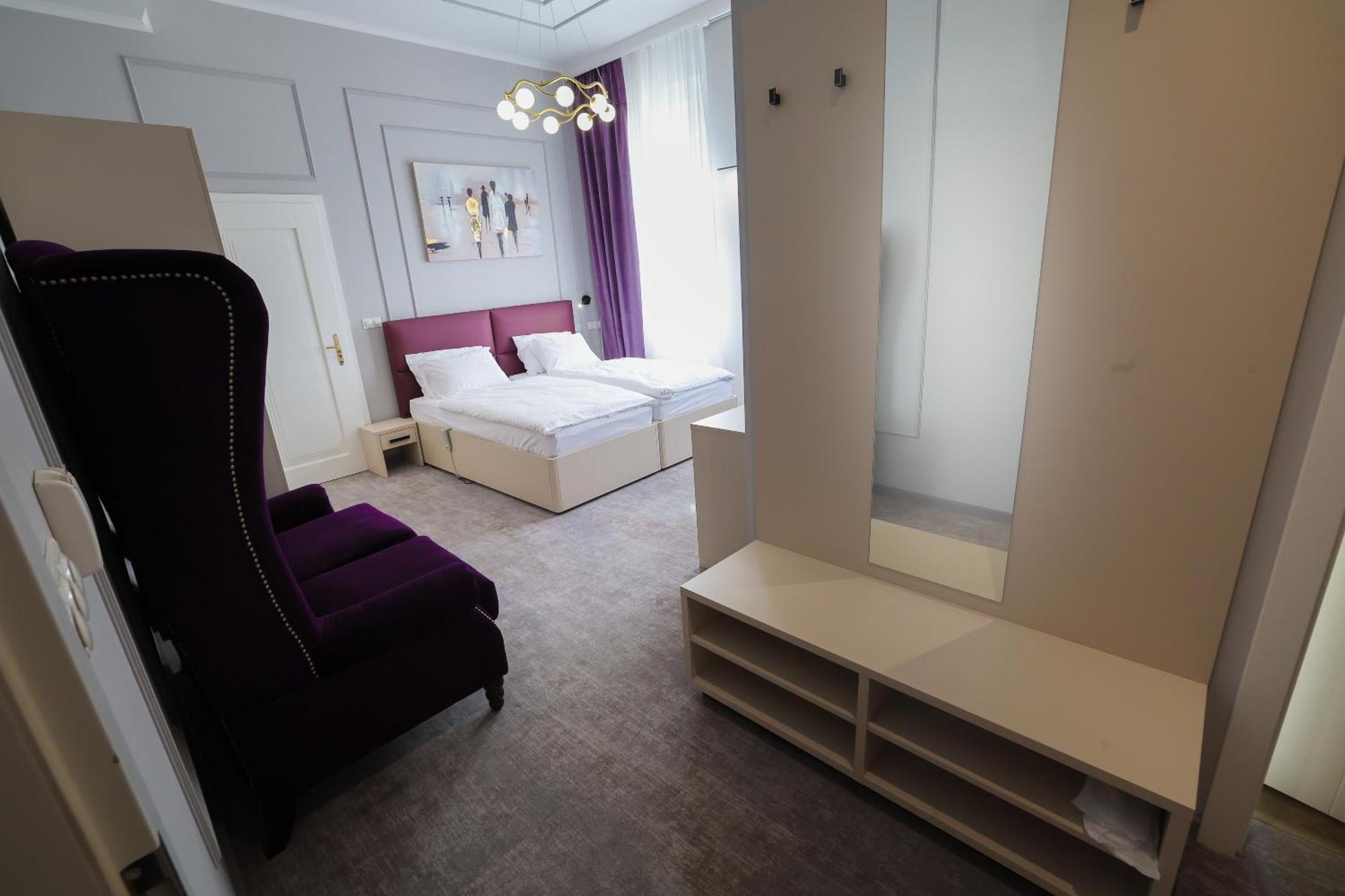 Boutique Hotel Ambiente ****+ Κάρλοβι Βάρι Εξωτερικό φωτογραφία