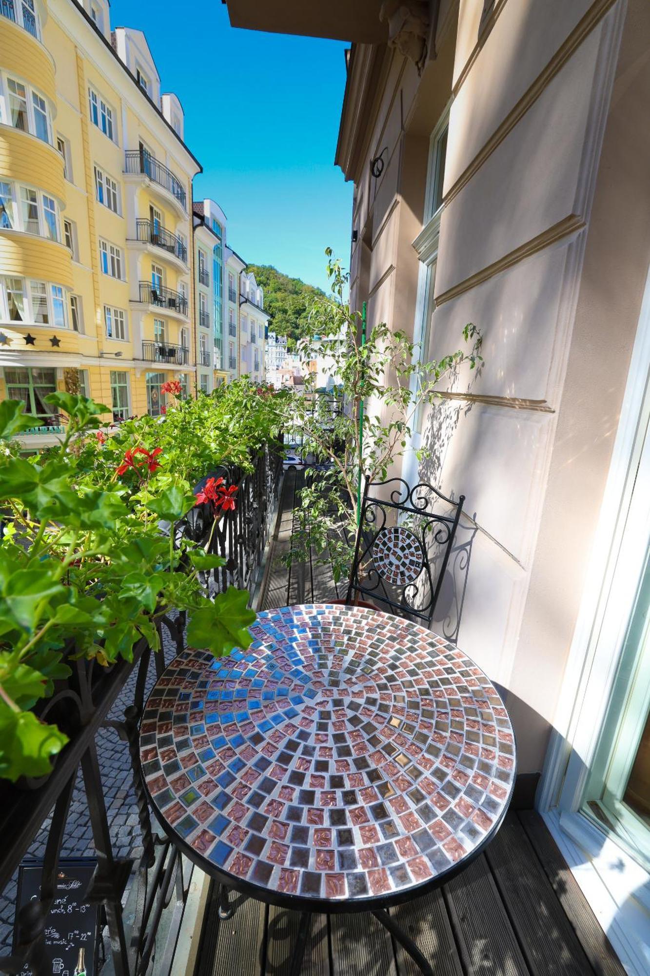 Boutique Hotel Ambiente ****+ Κάρλοβι Βάρι Εξωτερικό φωτογραφία